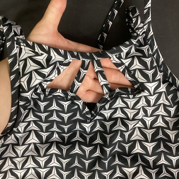 Victorias Secret Bra-Small-Black/White Triangle All-Over Pattern-Cutouts-Strappy - Picture 3 of 10